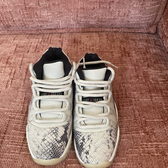 Air Jordan 11 retro low Snakeskin Pattern Sneakers in White and Black - Picture 1 of 4